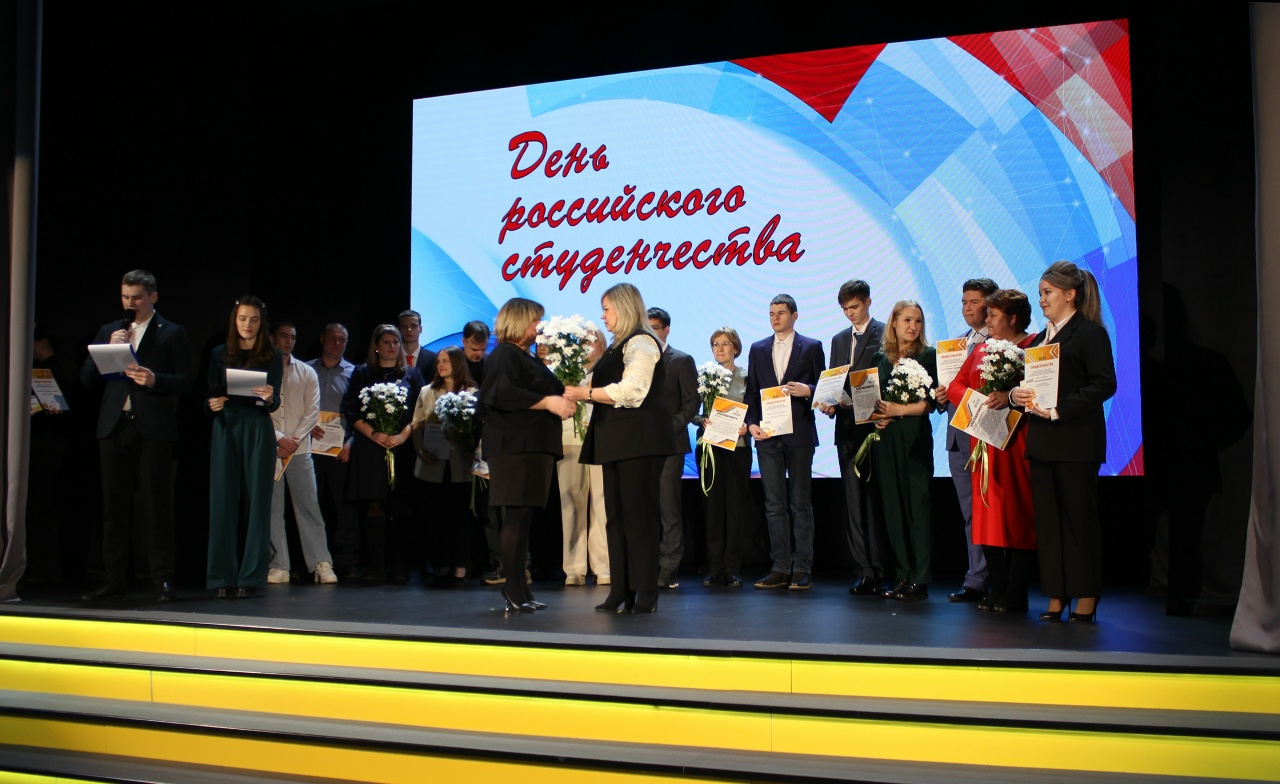 Вручение почётных нагрудных знаков лучшим студентам АТНГ