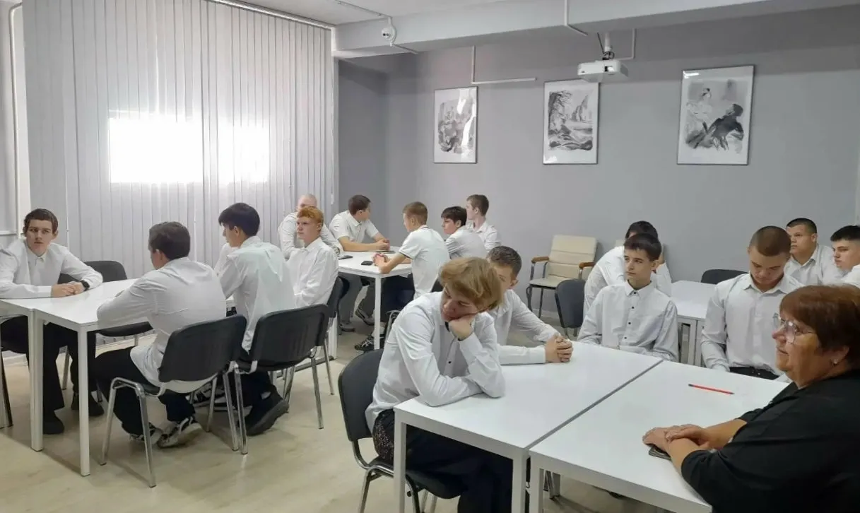 Учебное занятие в классе с преподавателем